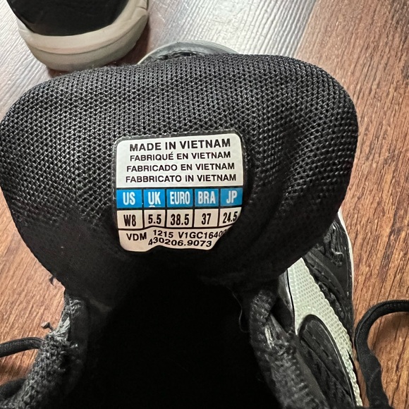 Mizuno Volleyball Shoes!✨ - Picture 7 of 7